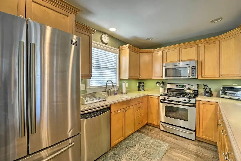 Wildwood Townhome w/ Patio: 1 Block To The Beach!