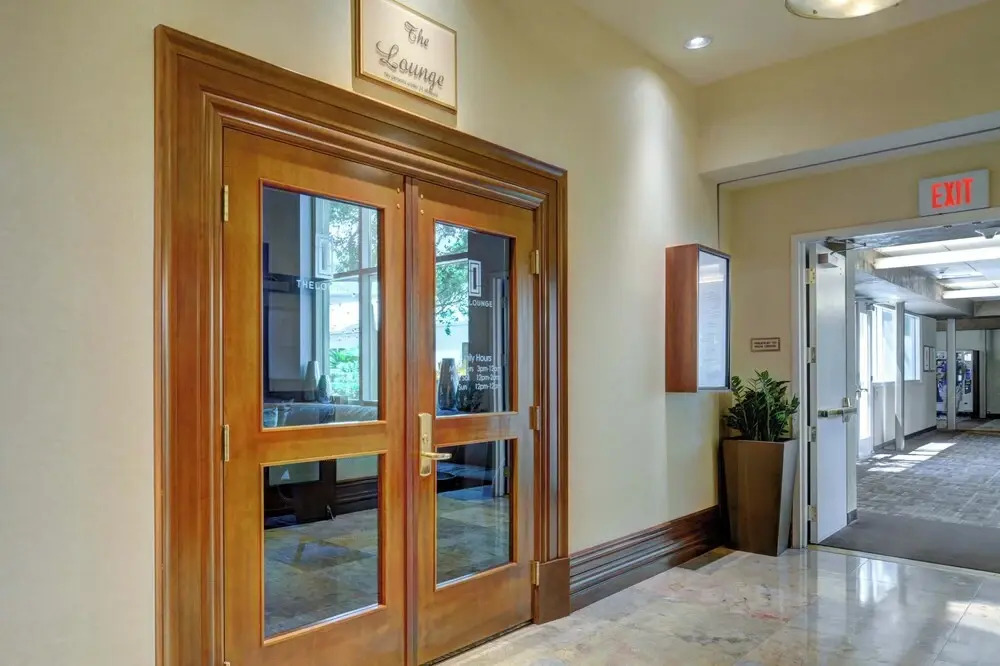 Beautiful Strip View Studio w Balcony 02807
