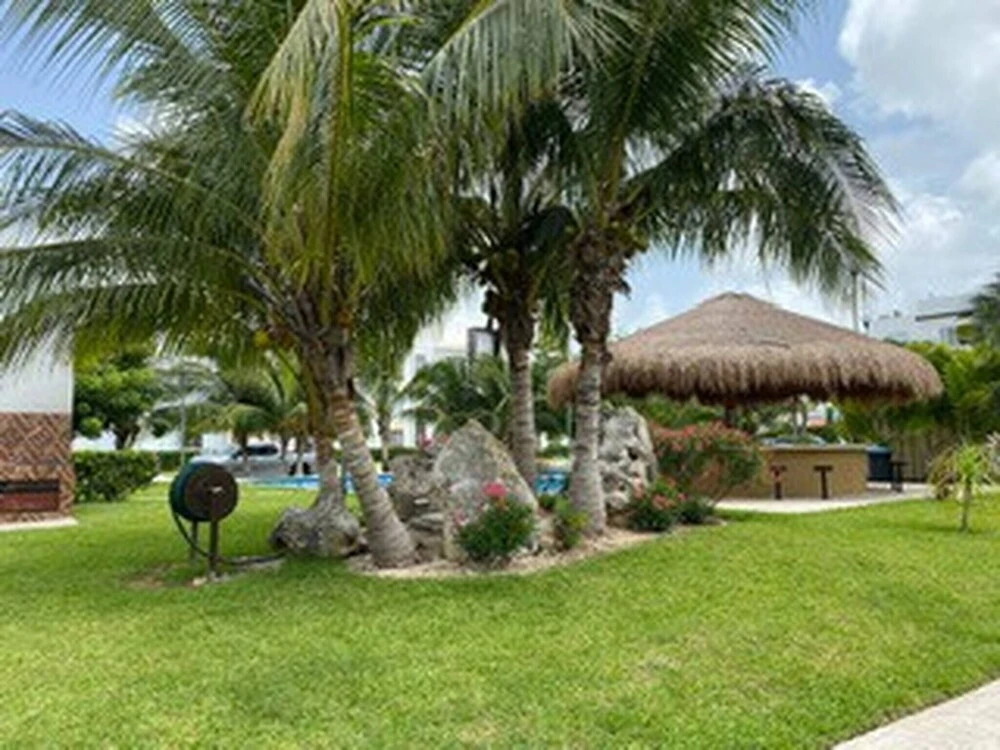 Lovely Third Floor3 Bedroom2 Bath Condo With Pool