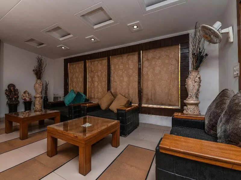 OYO 7655 Om Paradise Hotel