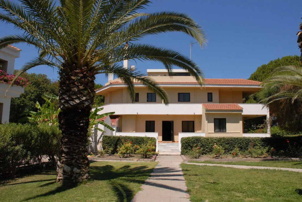 Niki Hotel Apartments