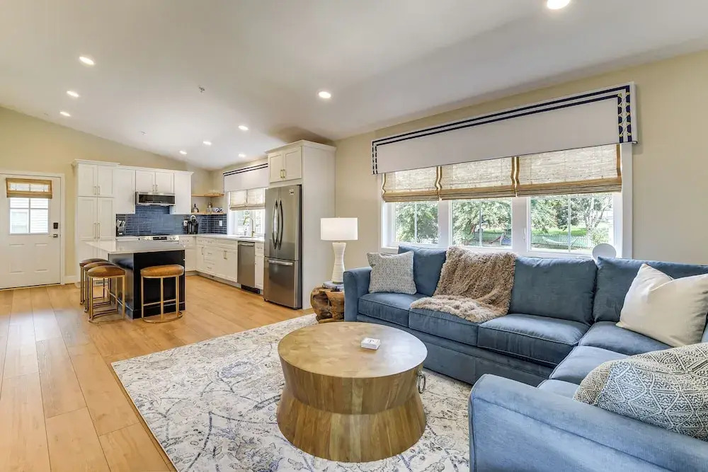 1 Block to Usna Stadium: Modern Annapolis Home!