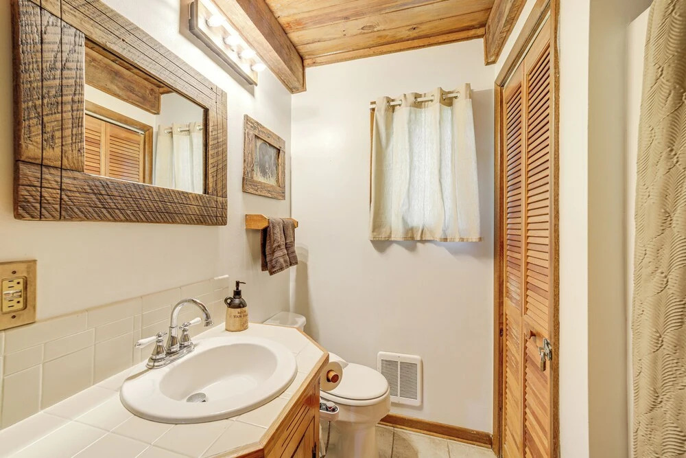 Unwind By Fire! Creekside Whittier Cabin w/ Deck