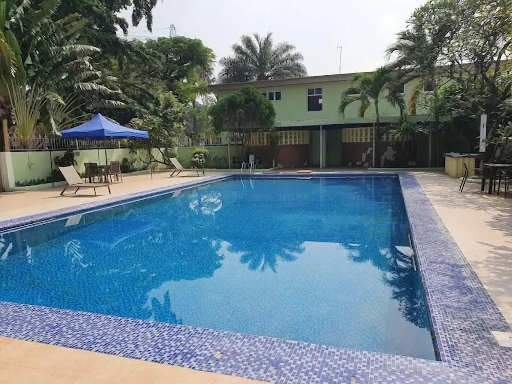 Colonades Hotel