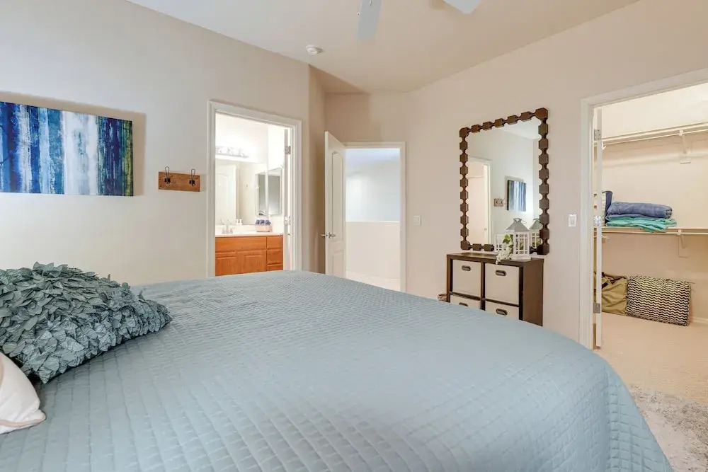 1 Mi to Golf: Lake-view Condo w/ Pool in Chandler!