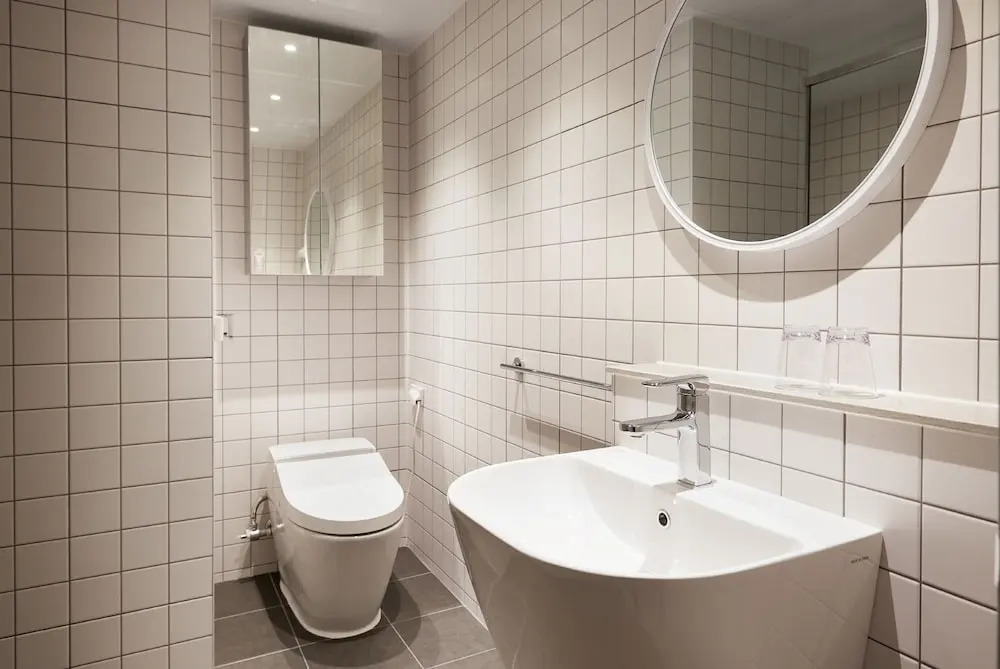 The Connoisseur Residence Hotel