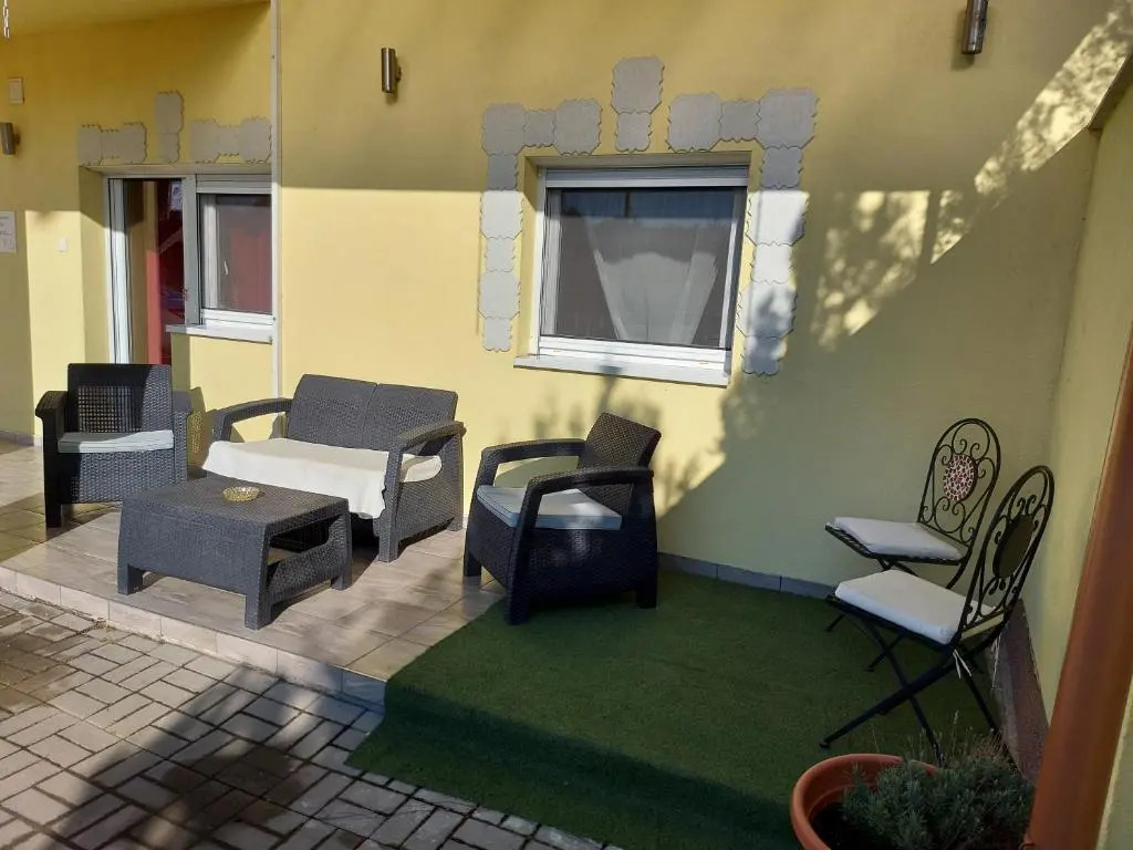 Corner Apartman 5