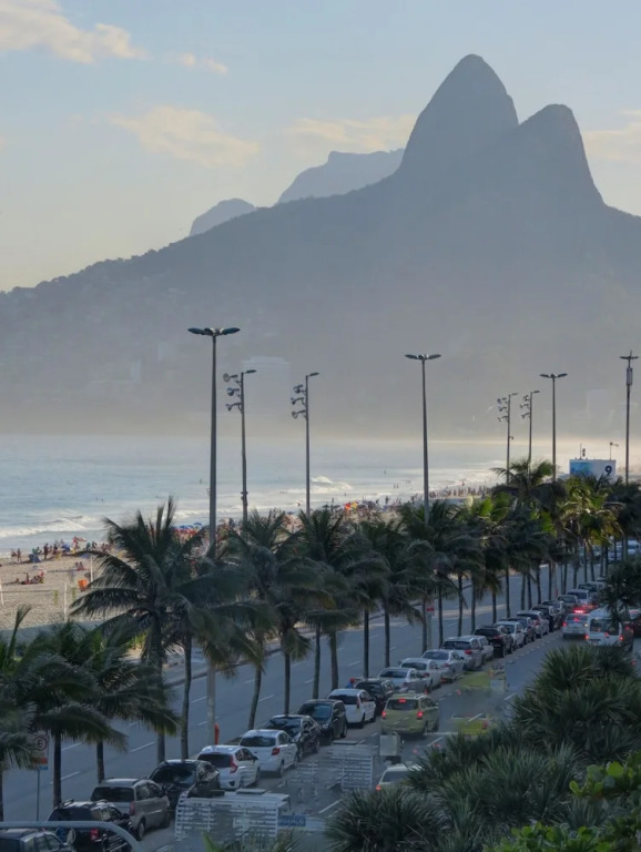 LinkHouse Majestic Beachfront Ipanema 3BDR Y1-008