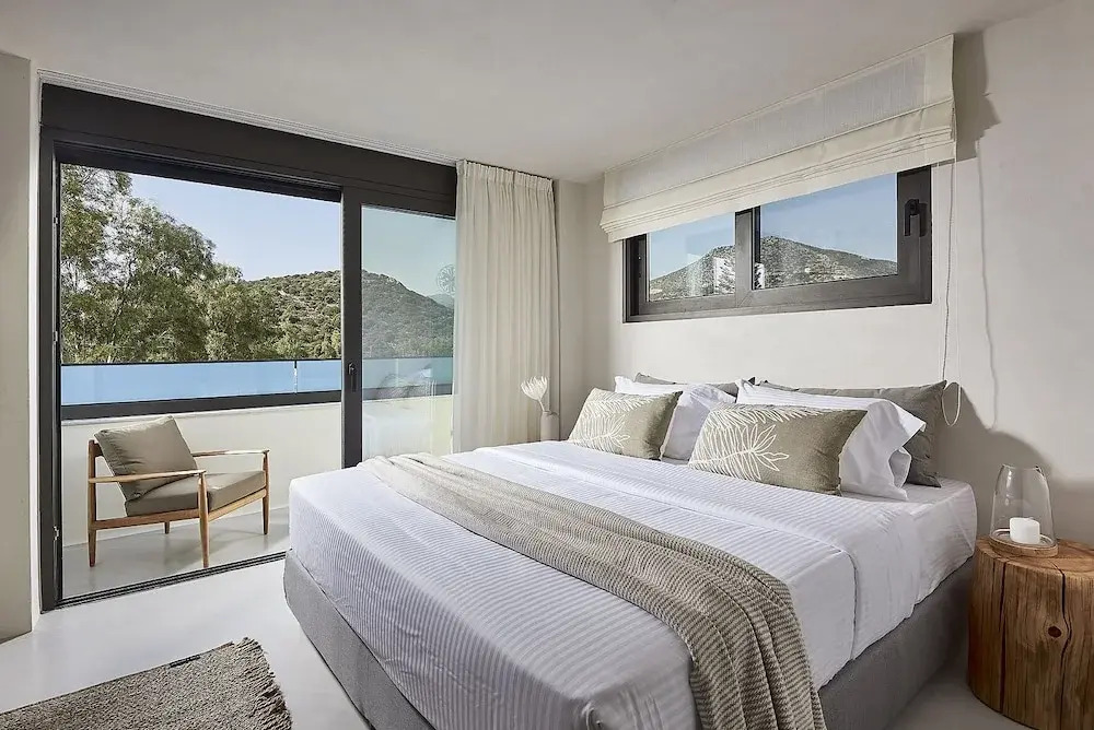 Private Beachfront Villa With two Heated Pools Outdoor tub and bbq Meters Away From Sandy Beach