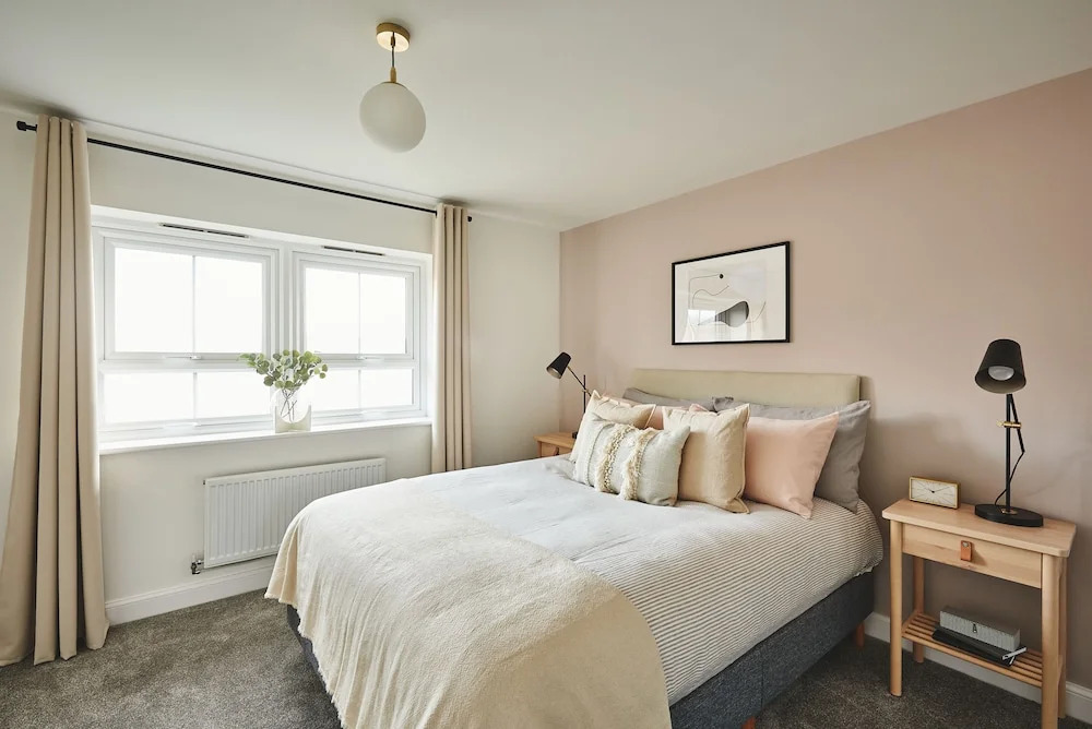 Warwick Serviced Home for 8 walking distance to University