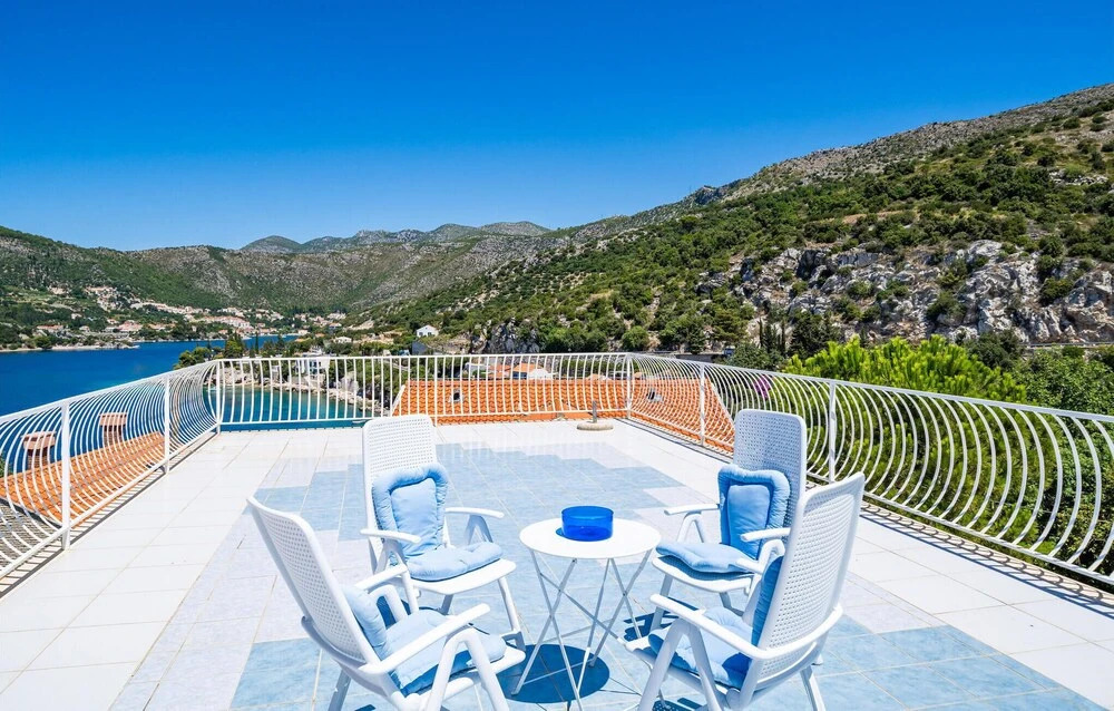 Beautiful Home in Stikovica With Wifi and 2 Bedrooms