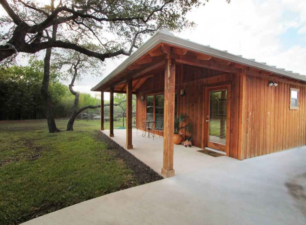 Live Oaks Bed and Breakfast