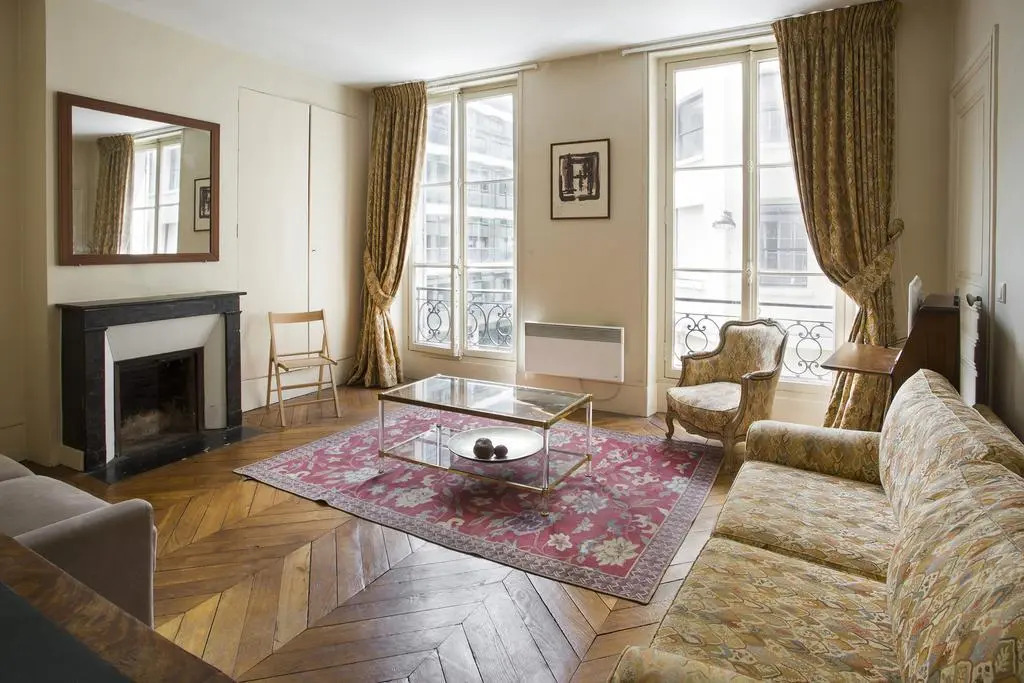 Quai dOrsay Apartment