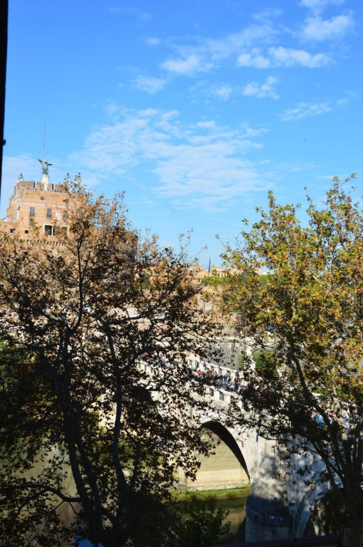 Una finestra su Castel SantAngelo