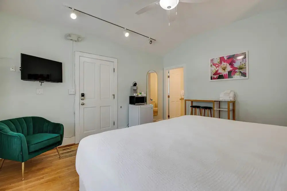 Banana's Foster Guesthouse
