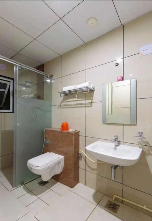Capital O 3285 Hotel Radiant