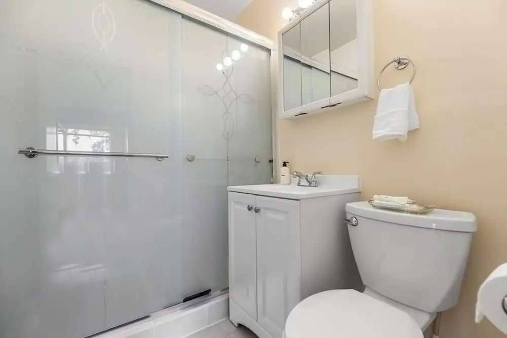 Arlington Convenience Entire 2-br 2-ba in Nova