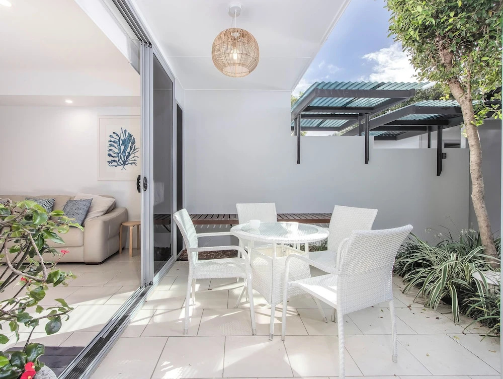 Stunning She Oak Lane 2 BR Apartment