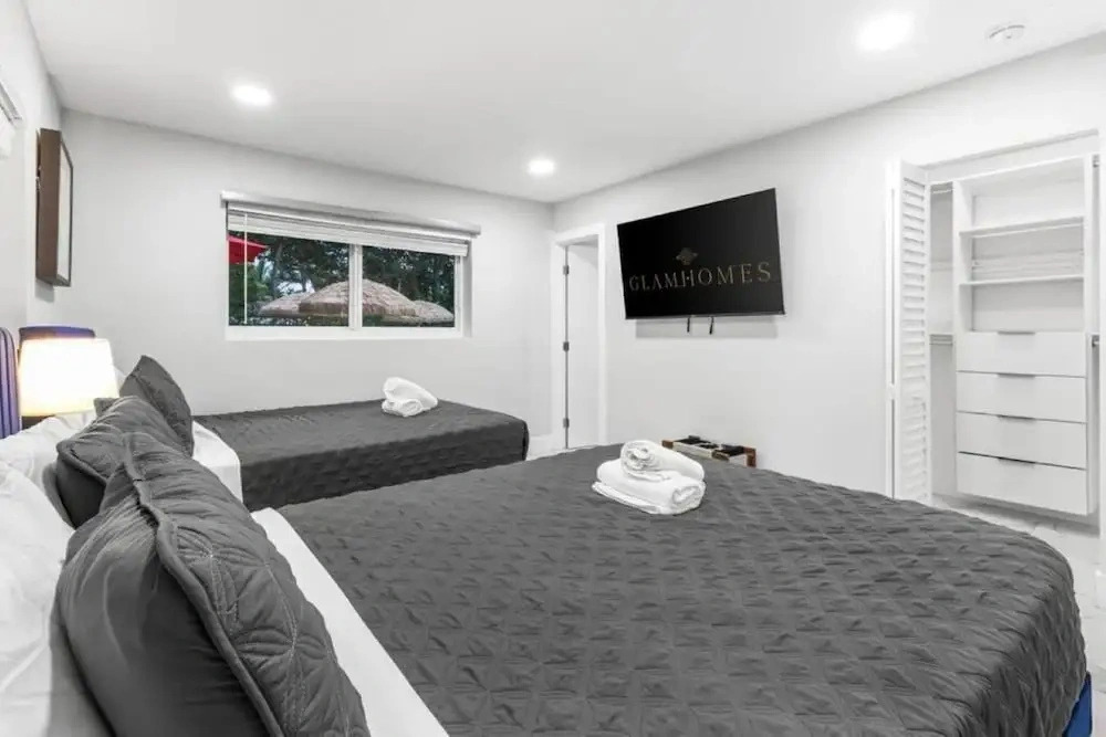 Villa Luxe - Modern by Glam Homes