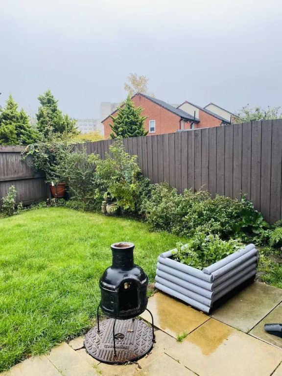 Beautiful House Minutes Away From Liverpool Airport With Huge Garden