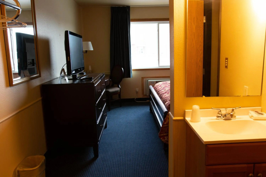 East Grand Inn Grand Forks ND I 29