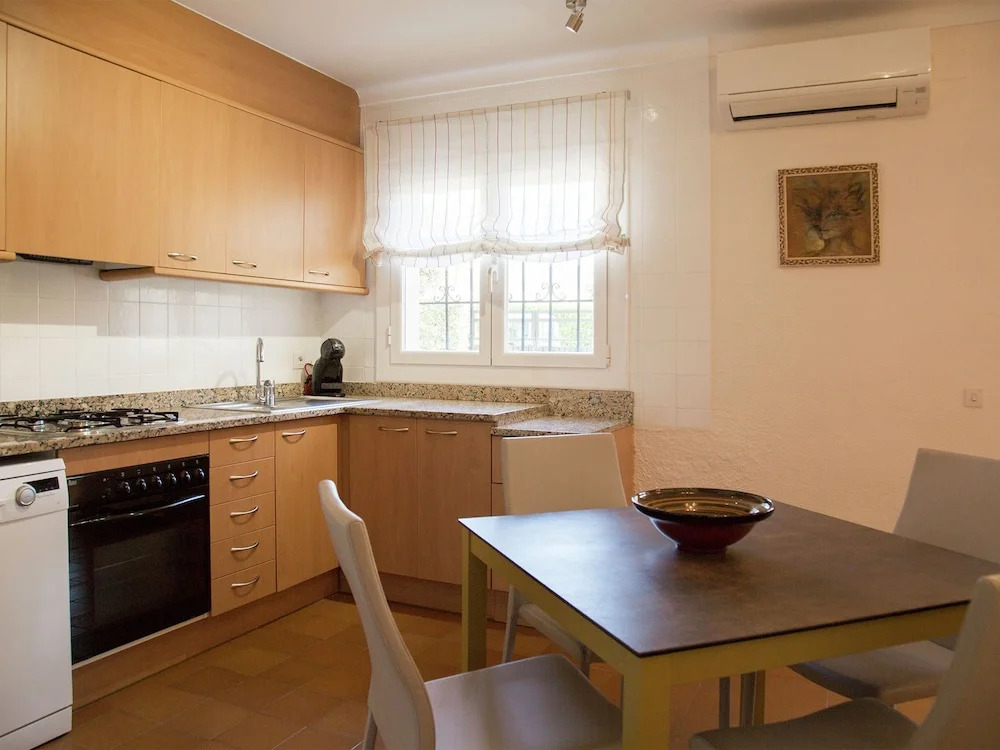 Cozy Holiday Home in Torroella de Montgrí With Swimming Pool