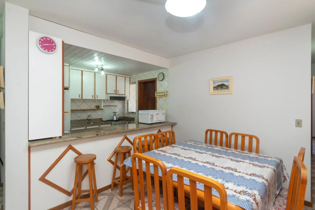 Apartamento a 150 metros da Praia de Mariscal.