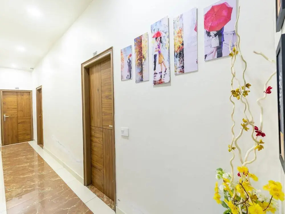 Hotel Crown by OYO Rooms