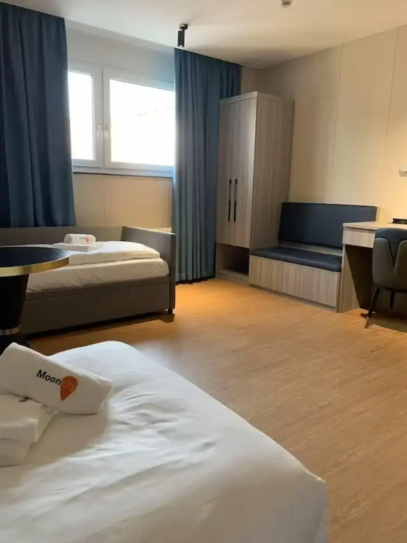 Mooncity Hotel & Boardinghouse