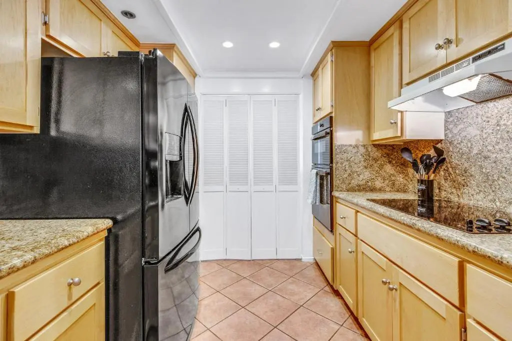 Spacious 2BR Santa Monica Beach Condo