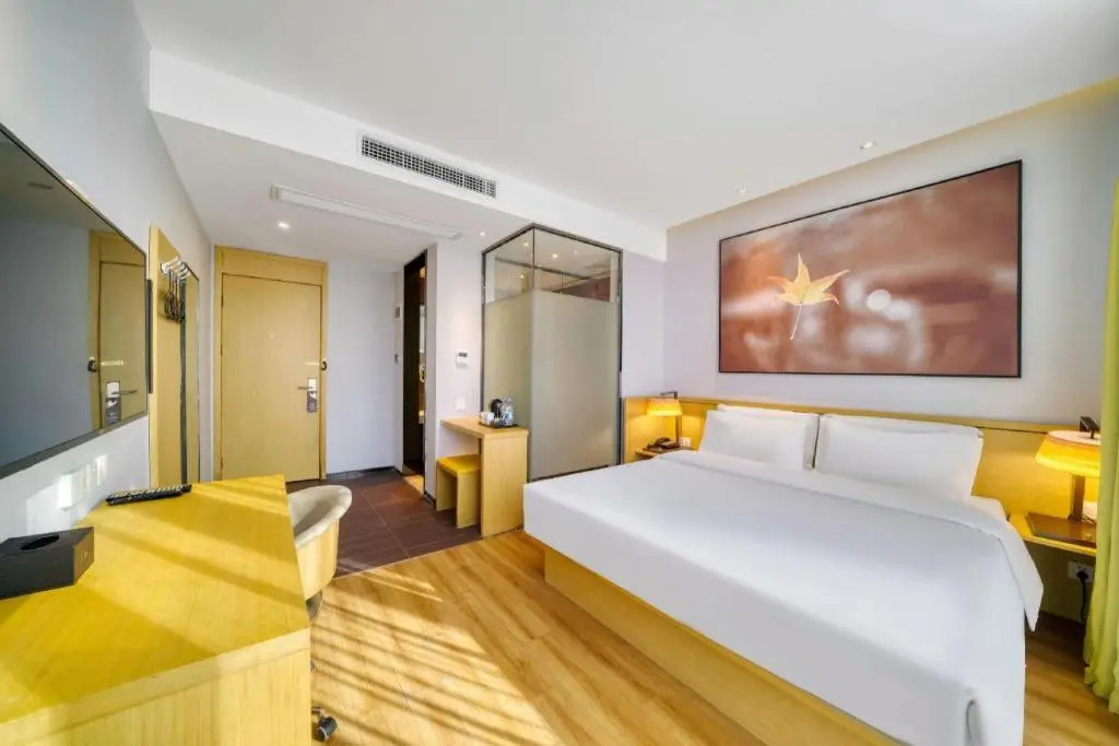 IU Hotel (Suzhou Dushu Lake Higher Education District Moon Bay Metro Station)
