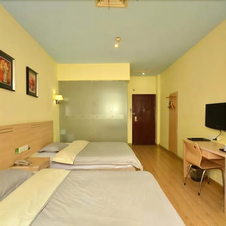 77 Chain Traders Hotel