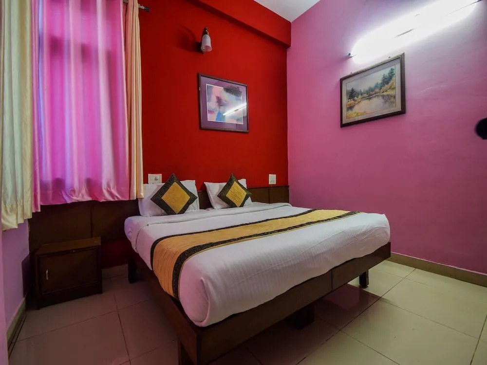 OYO 23539 Hotel Sapphire