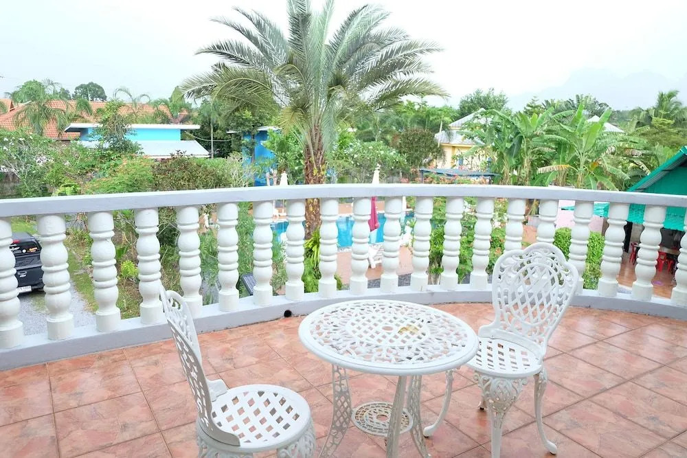 OYO 967 Andathien Pool Villa Aonang