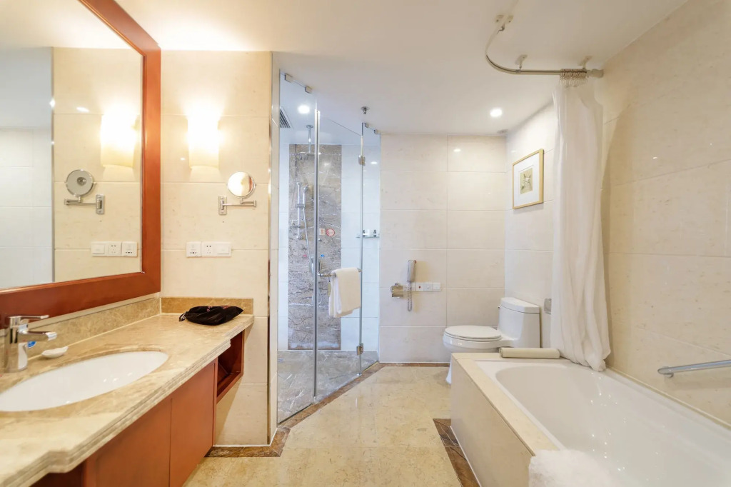 Ramada Plaza Chongqing West Hotel