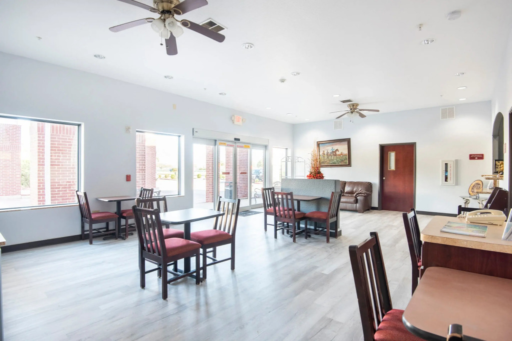OYO Townhouse Clute Lake Jackson