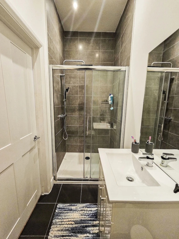 Cleave House - Stylish n Chic 3 Bed House Mins From Central London