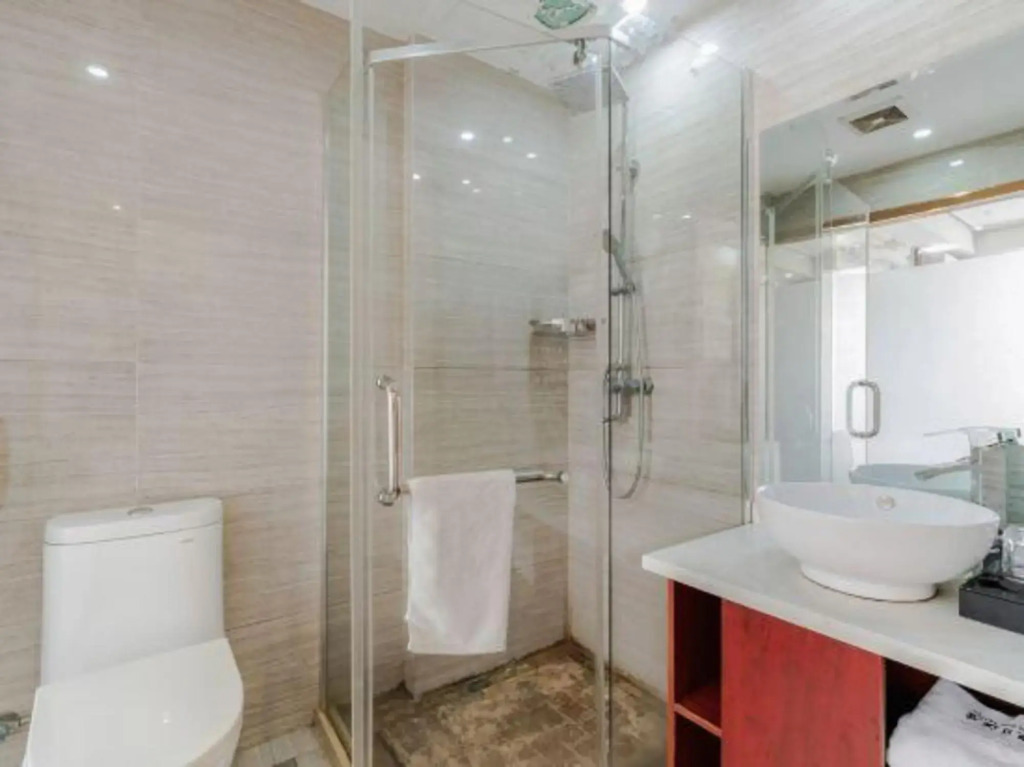 Dongfang Holiday Hotel