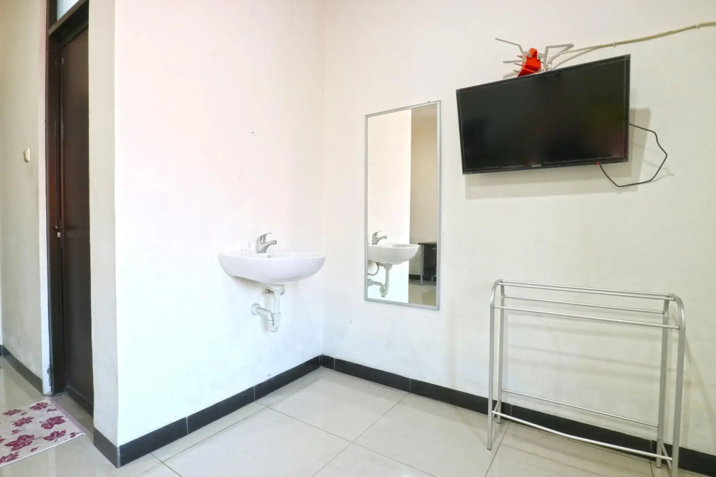 Saloka Guest House & Residence