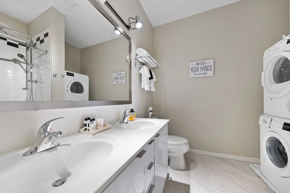 Cincinnati City Club Apartments by Airriva