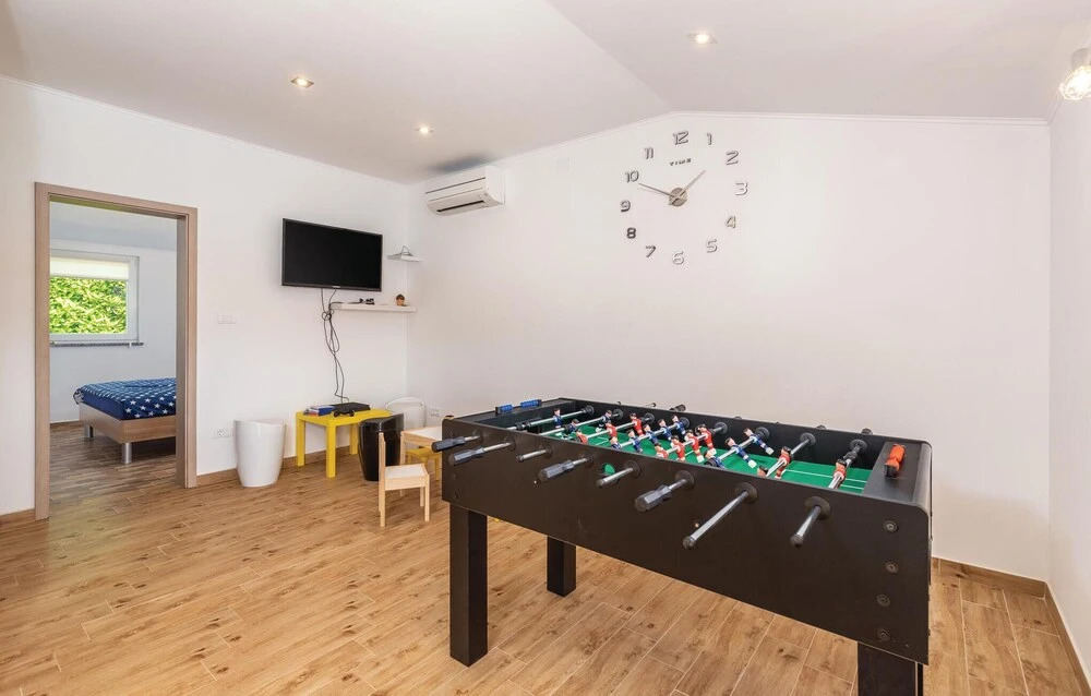 Awesome Home in Marcana with Hot Tub, Sauna & 6 Bedrooms