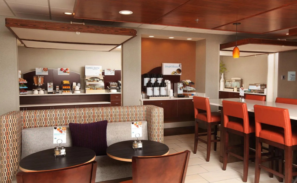 Holiday Inn Express & Suites Omaha South Ralston Arena by IHG