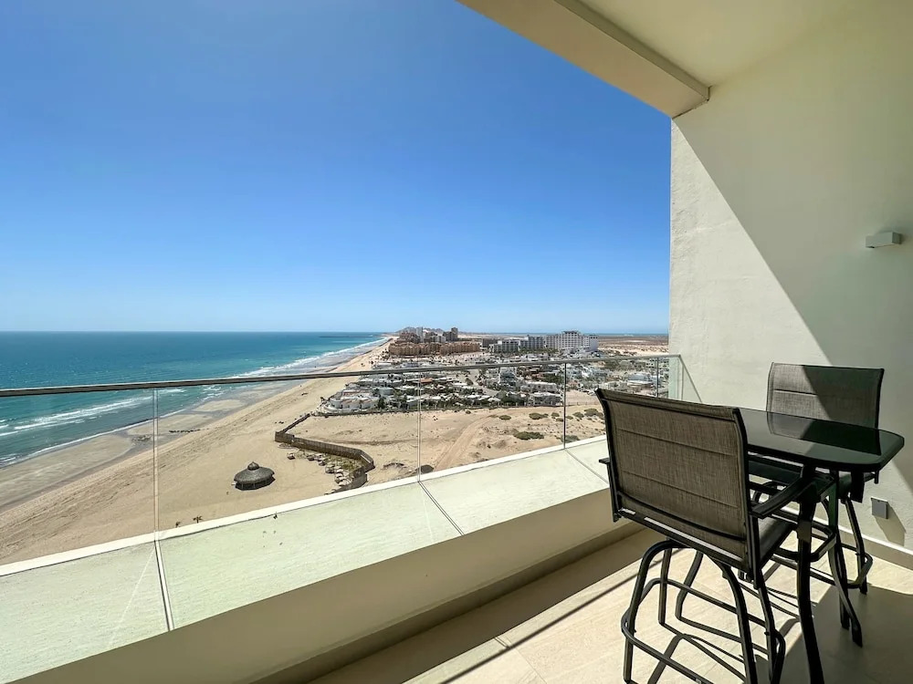 Sandy Beach 2BR Beachfront Getaway