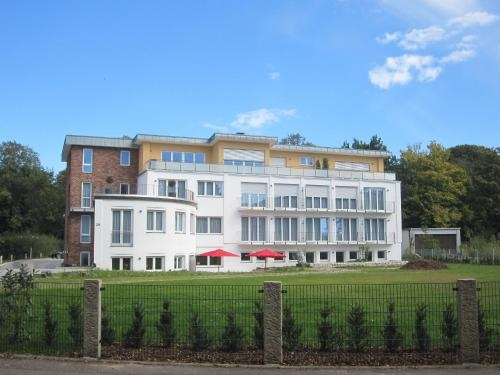 Hotel Vier Jahreszeiten an der Therme & Kliniken Bad Krozingen Nähe Freiburg & Schwarzwald Ideal für Wellness Kur & Business Ausflüge 24h Check In- WLAN & Parken gratis