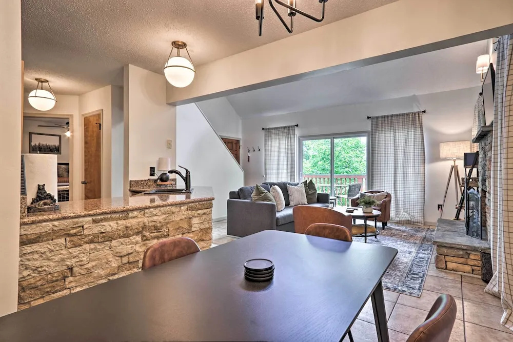 Gatlinburg Chalet: Hot Tub, Sauna + Mountain View