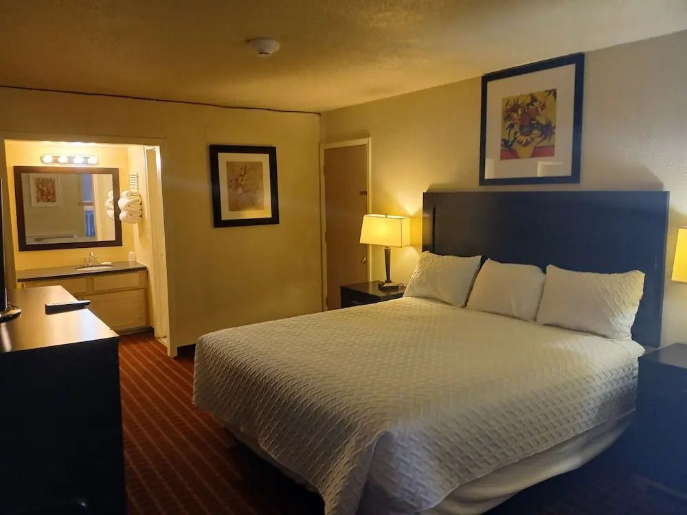 76 Family Inn