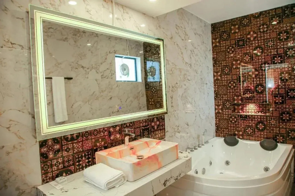 Grand Shalimar Hotel