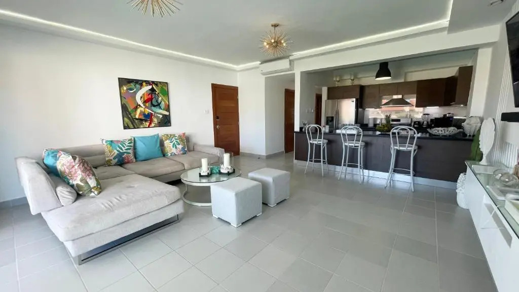 Relaxing 2 Bedroom Ocean View with Pool Close to the Beach
