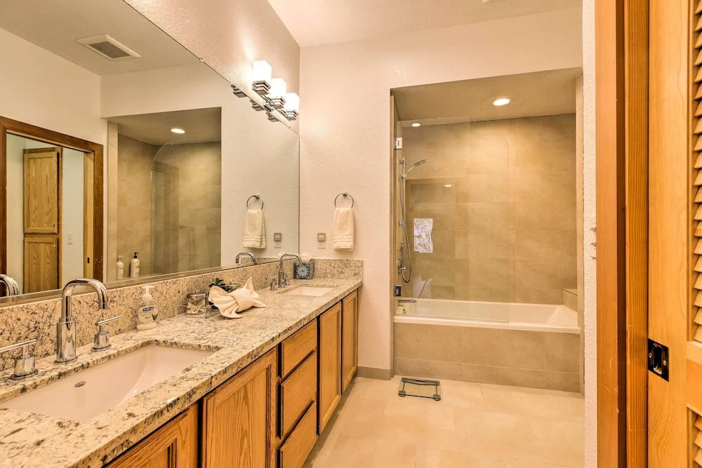 Incline Village Townhome w/ Forest-view Deck