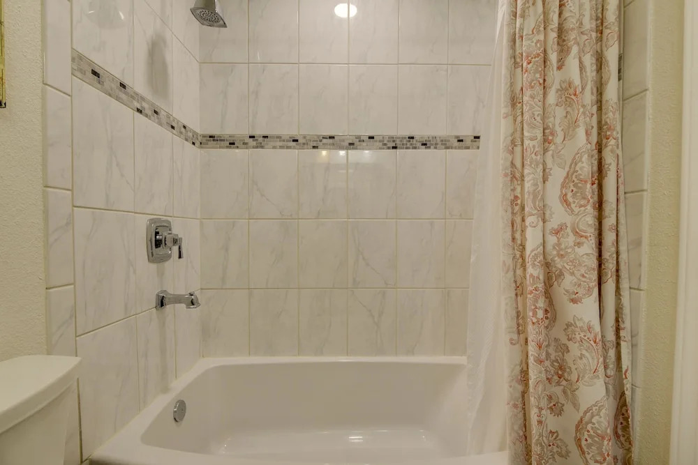 Updated Granbury Home in Historic District!